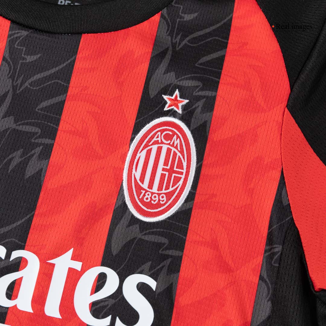 Gyerek AC Milan
Otthoni
Mez
Készlet (Mez + Nadrág + Zokni)
2025/26