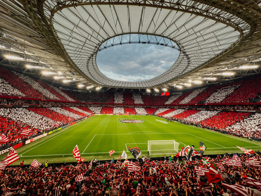 Telt házas stadion és ünneplő szurkolótenger egy VB 2026 kieséses este hangulatában