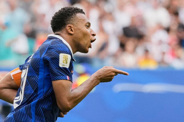 Kylian Mbappé ünnepel Anglia ellen